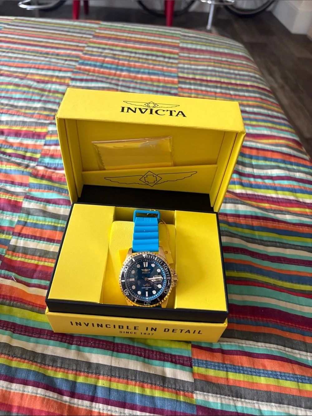Beautiful New in box Invicta Pro Diver Shark Men's Watch - 43mm, Blue (47170)